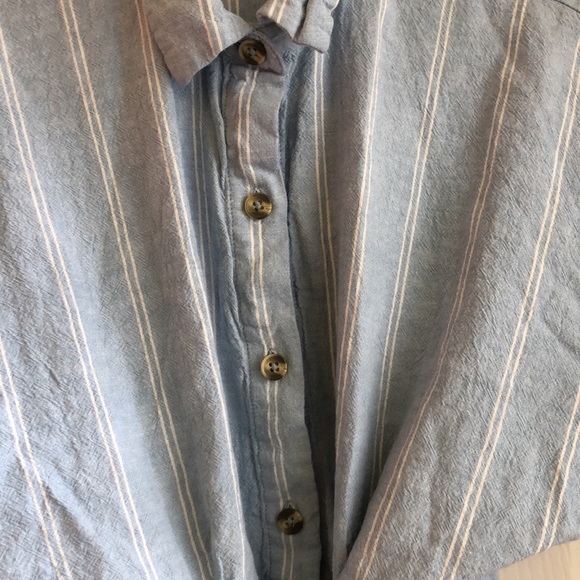 Women’s Forever 21 button down blouse - Picture 2 of 4